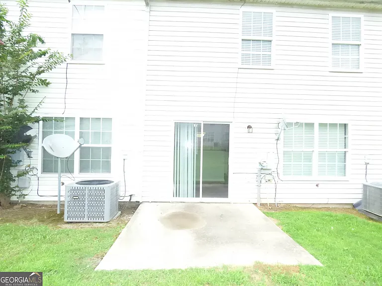 1465 April Ln — Photo 14