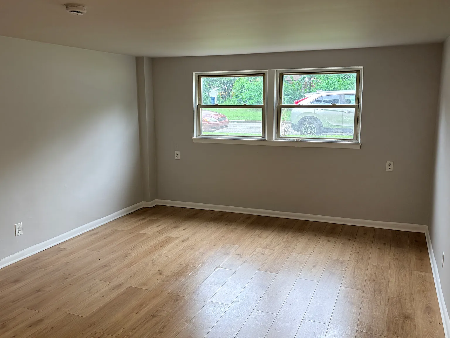 3 bed, 1000 sqft, $1,675 — Photo 3