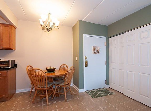 2nd image of 580 Lawrence Ave APT 315
