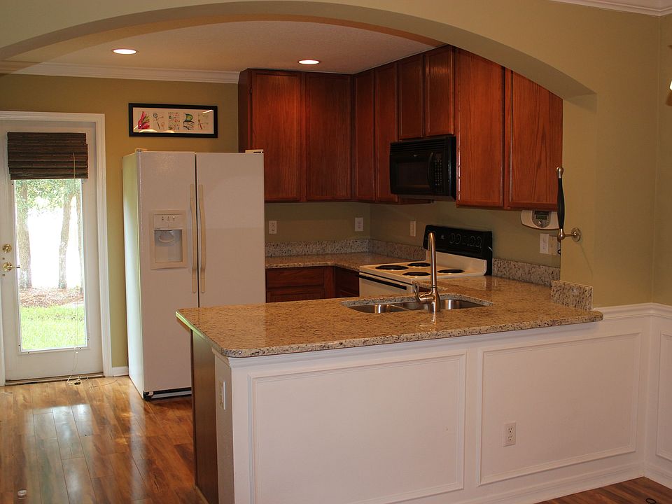 1st image of 332 Redwood Ln