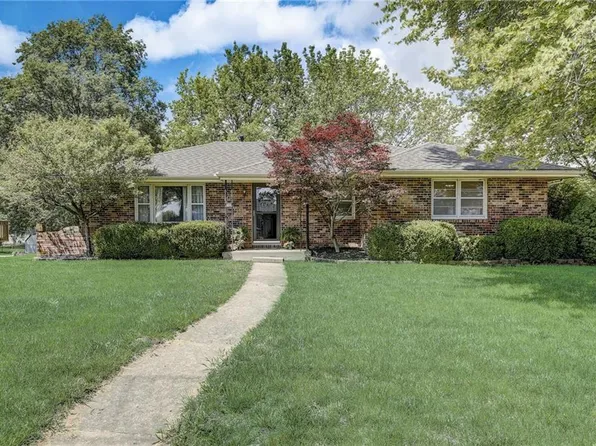 500 W 34th St, Higginsville, MO 64037