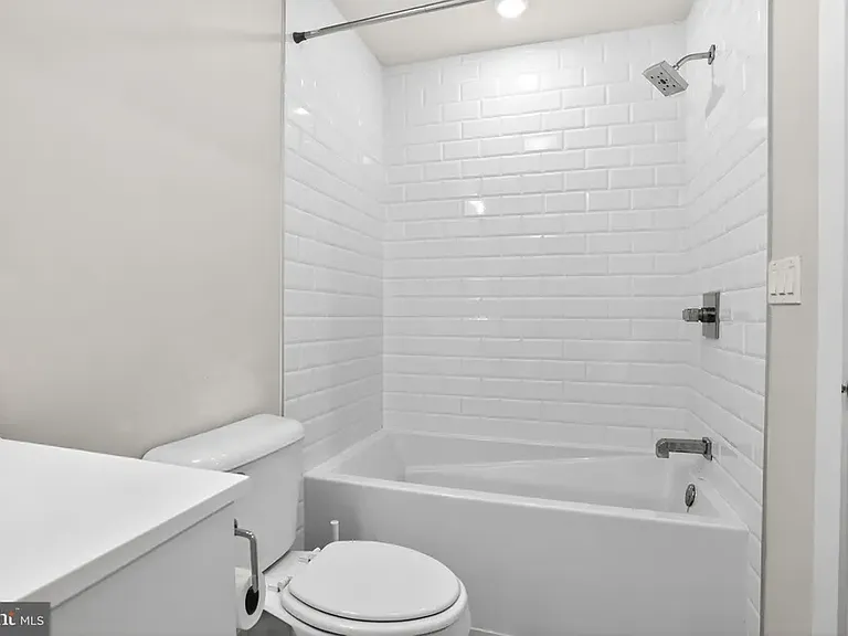 4217 Chestnut St #304 — Photo 21