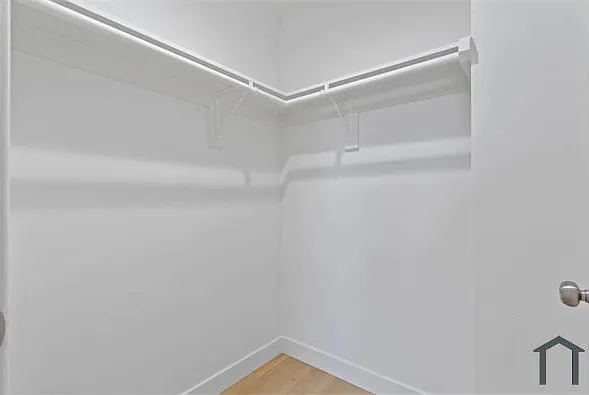 707 W 80th St — Photo 17