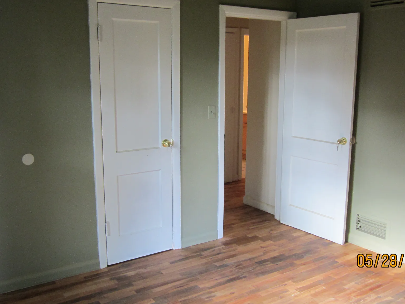 2 bed, 950 sqft, $2,300 — Photo 4