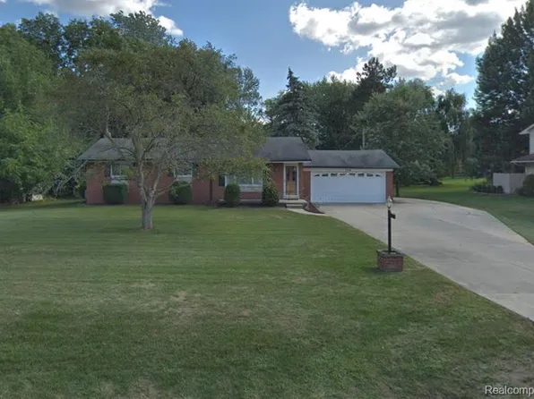 356 E Hurst Dr, Troy, MI 48085