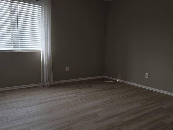 5th image of 3825 N Whittier Pl #12