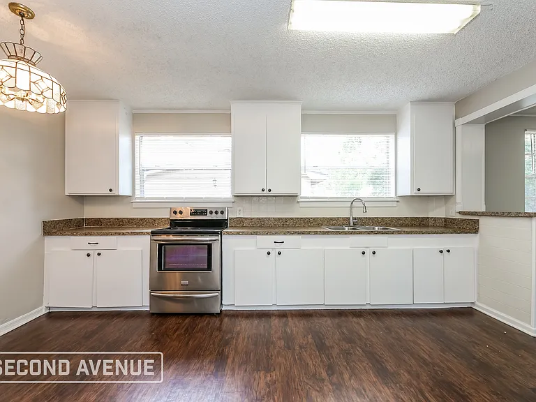 1021 Lake Forest Blvd — Photo 10