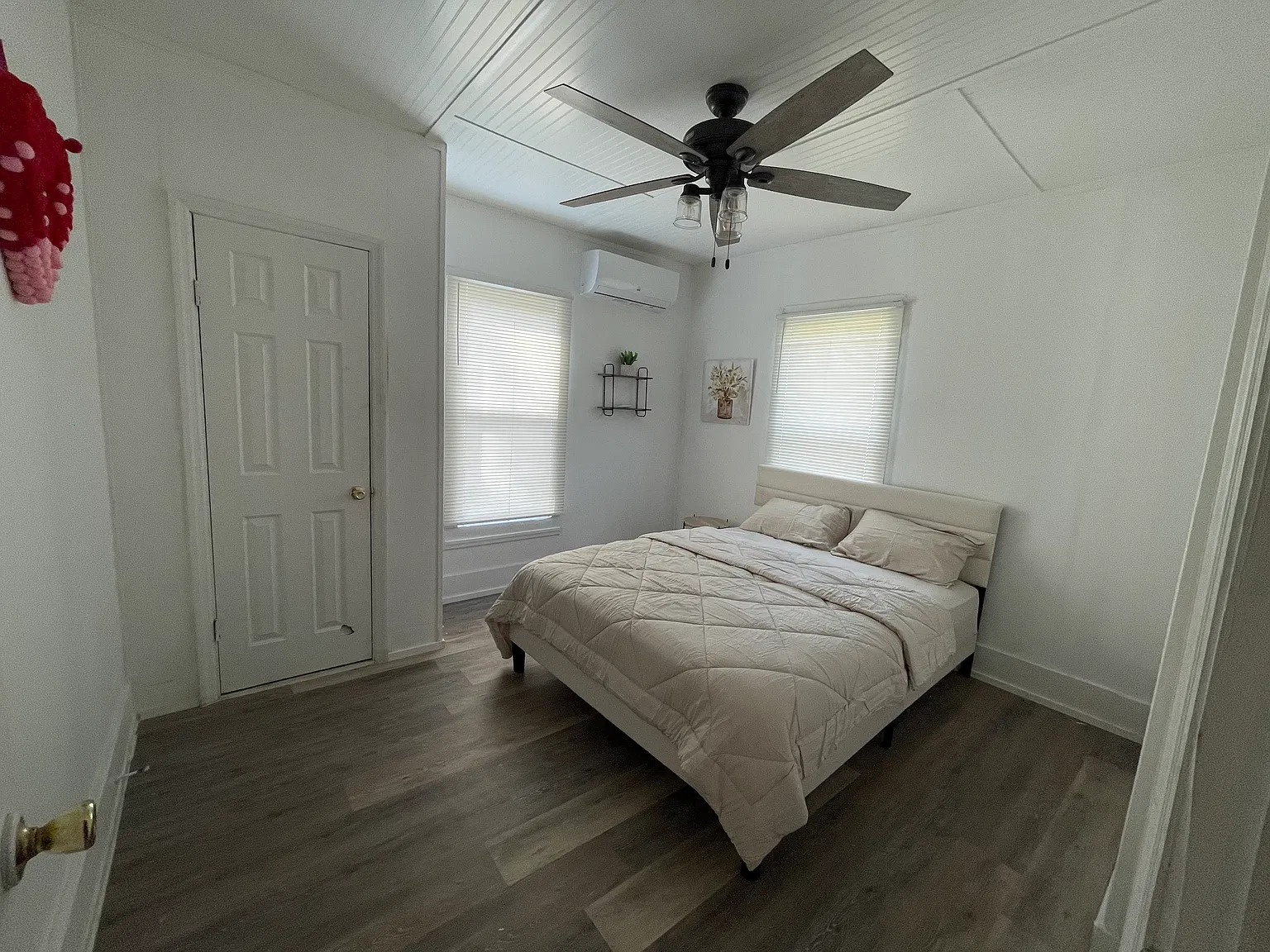2 bed, $1,400 — Photo 1