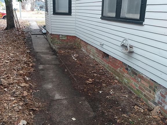 3rd image of 735 E Chandler Ave
