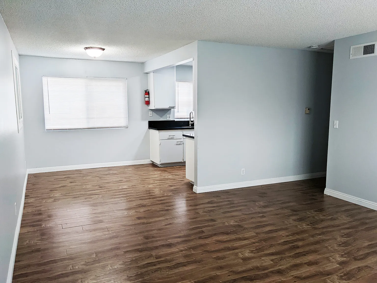 2655 E Park Ln — Photo 4