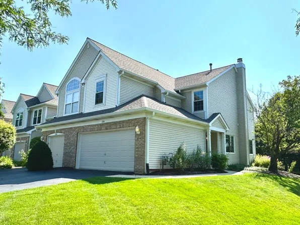 156 Hidden Pond Cir, Aurora, IL 60504