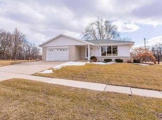 5177 Maplewood Dr, Greendale, WI 53129