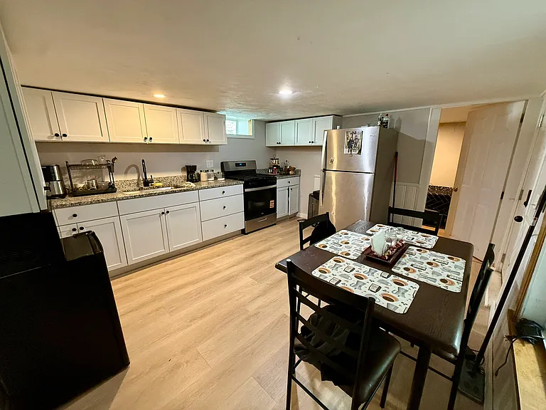 160 Irving St #3 — Photo 3