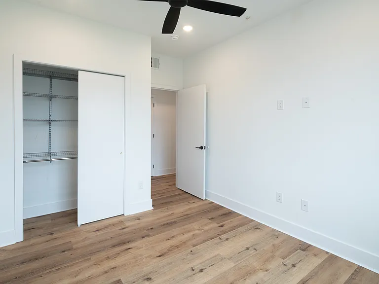 2621 W Oxford St #306 — Photo 13