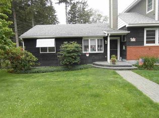 1 Douglas Rd, Hyde Park, NY 12538