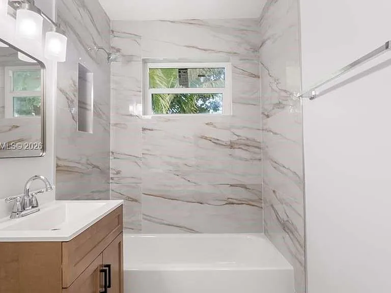 630 SW 28th Dr — Photo 19