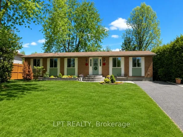9 Dallaire Cres, Ottawa, ON K0A 2Z0