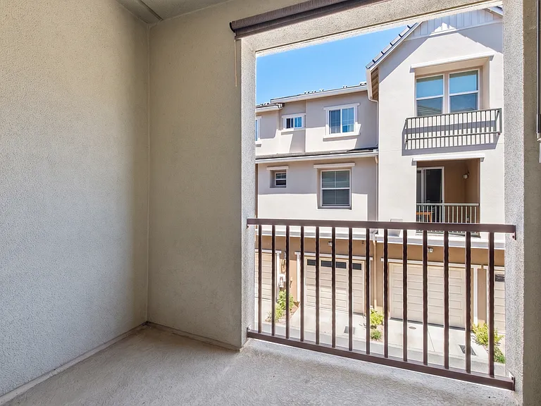 1271 Westbury Dr — Photo 11