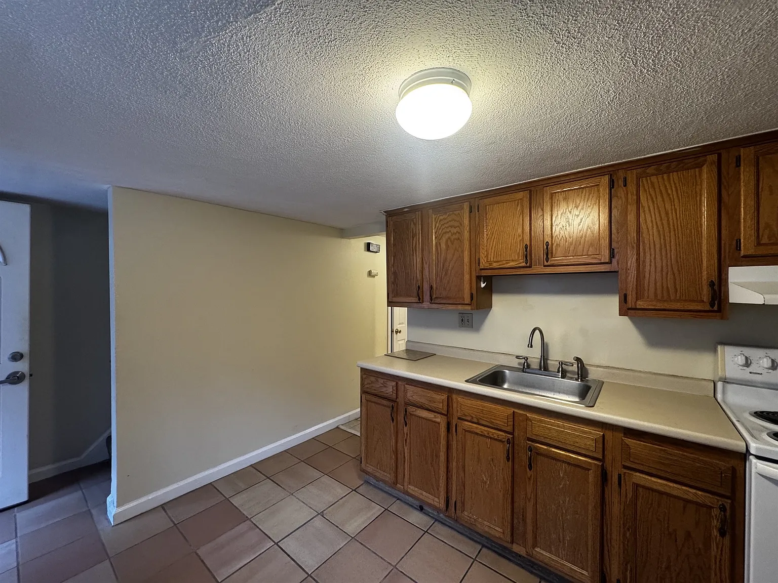 2 bed, 1.5 bath, 800 sqft, $3,000 — Photo 4