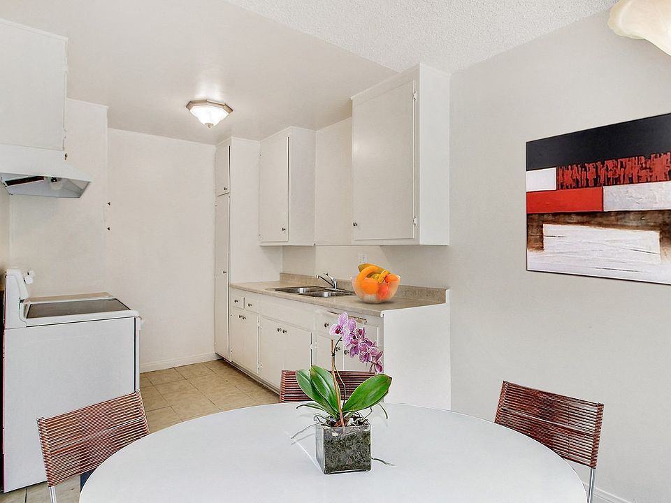 1st image of 11750 Kittridge St #26