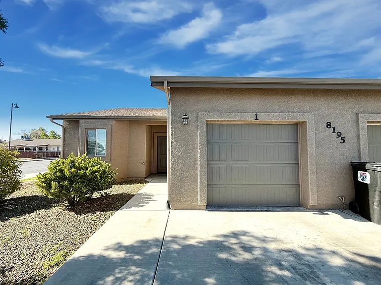 8195 E Ashley Dr — Photo 2