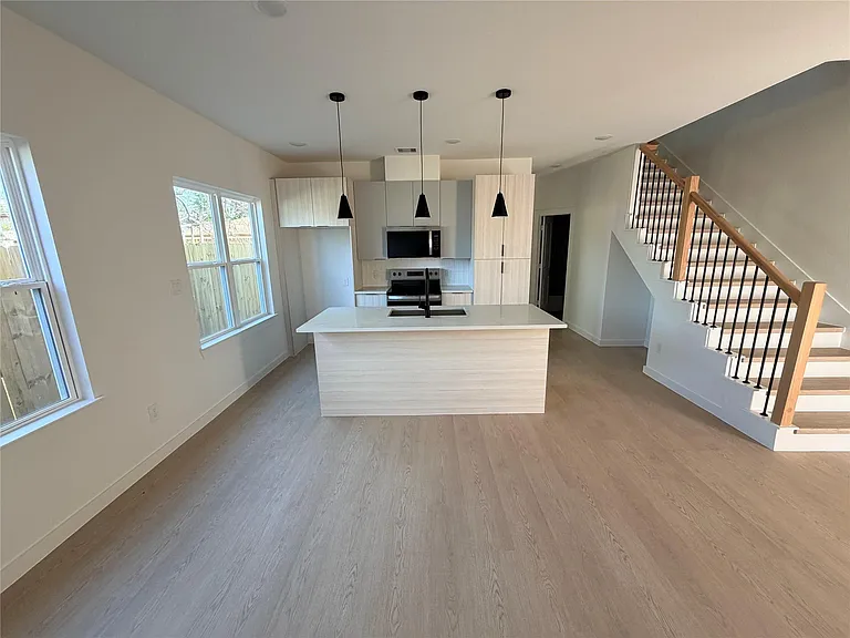 1031 N Lane Cir #B — Photo 8