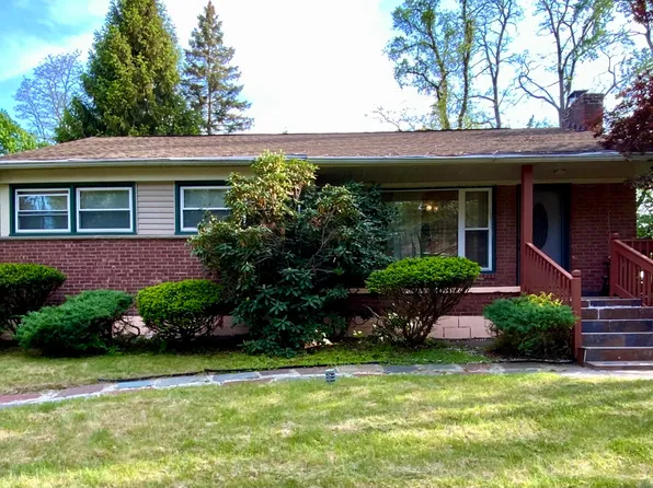 6 Kenyon Drive, Albany, NY 12205