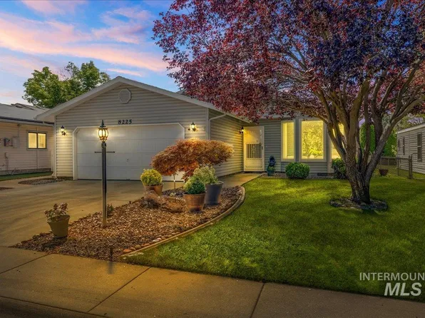 8225 W Willowdale Dr, Garden City, ID 83714
