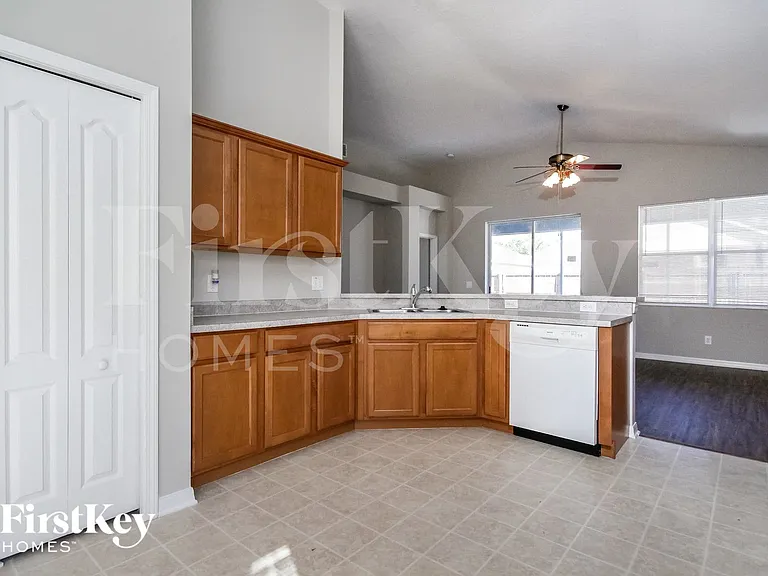8719 Sandy Plains Dr — Photo 8
