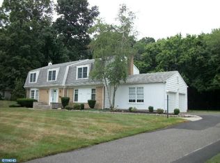 304 N Riding Dr, Moorestown, NJ 08057