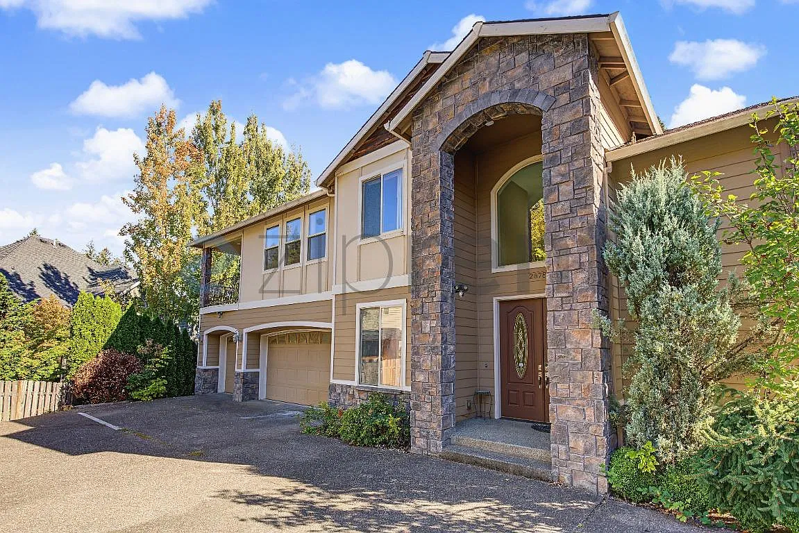 5 bed, 3.5 bath, 4000 sqft, $4,500 — Photo 3