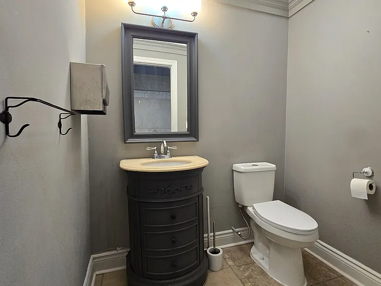 34 Plains Rd W #A2 — Photo 9