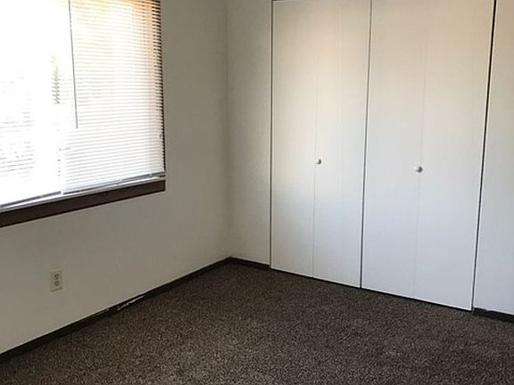5th image of 320 Oxford Ct #2