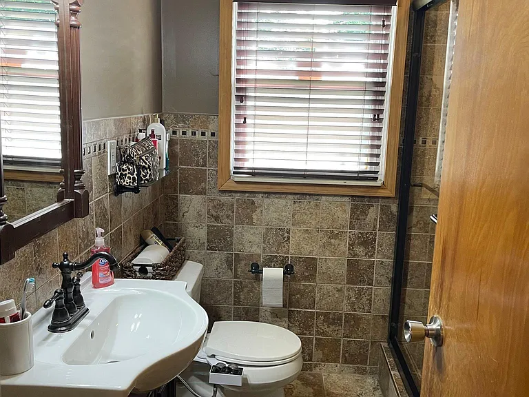 7260 Kingsbury St — Photo 15