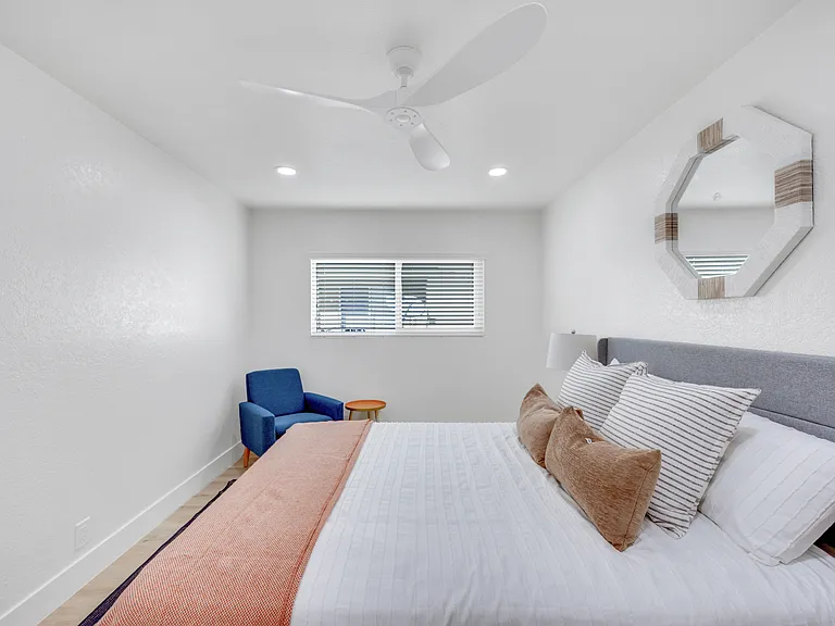 1075 Molino Ave #3 — Photo 47