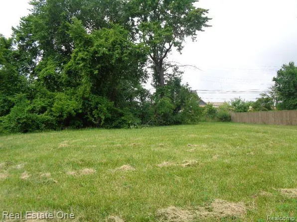 3301 Vinewood St, Detroit, MI 48208