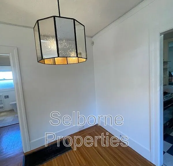 1424 E 20th St — Photo 23