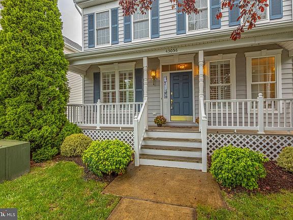 Welcoming front porch to enjoy!