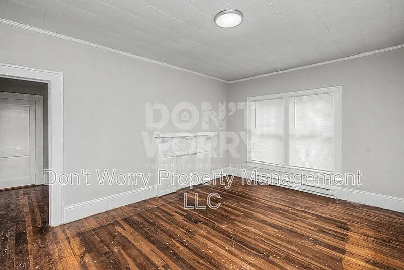 2 bed, 1.0 bath, $1,095 — Photo 3