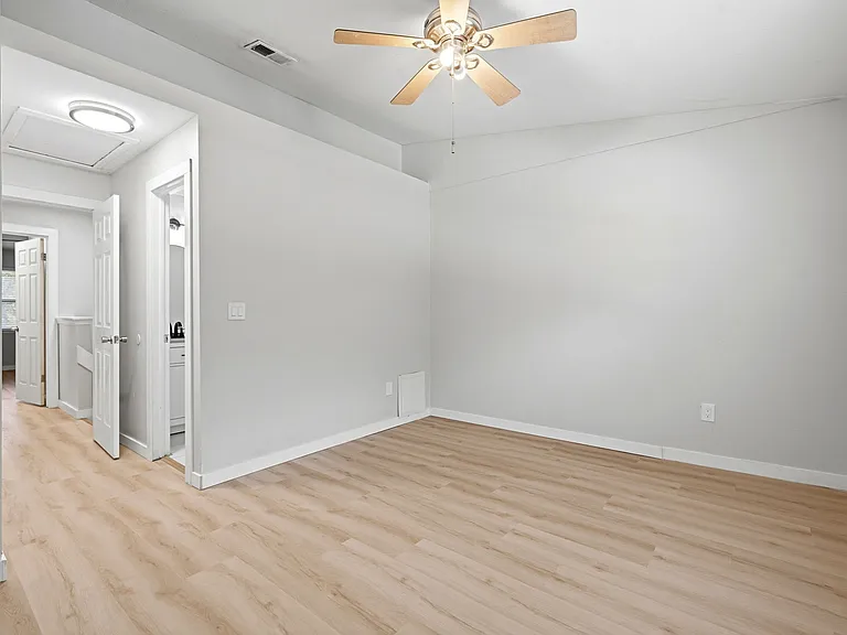 8511 J R Manor Dr — Photo 32