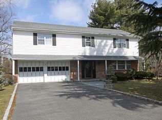 5 Rubin Ln, Woodbury, NY 11797