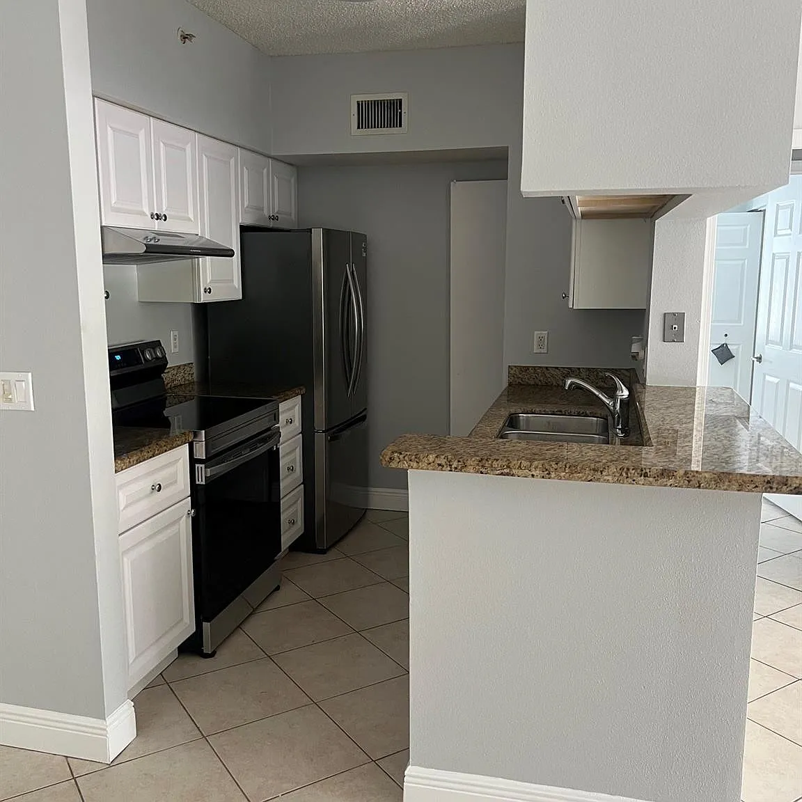 3 bed, 2.0 bath, 1255 sqft, $2,500 — Photo 4