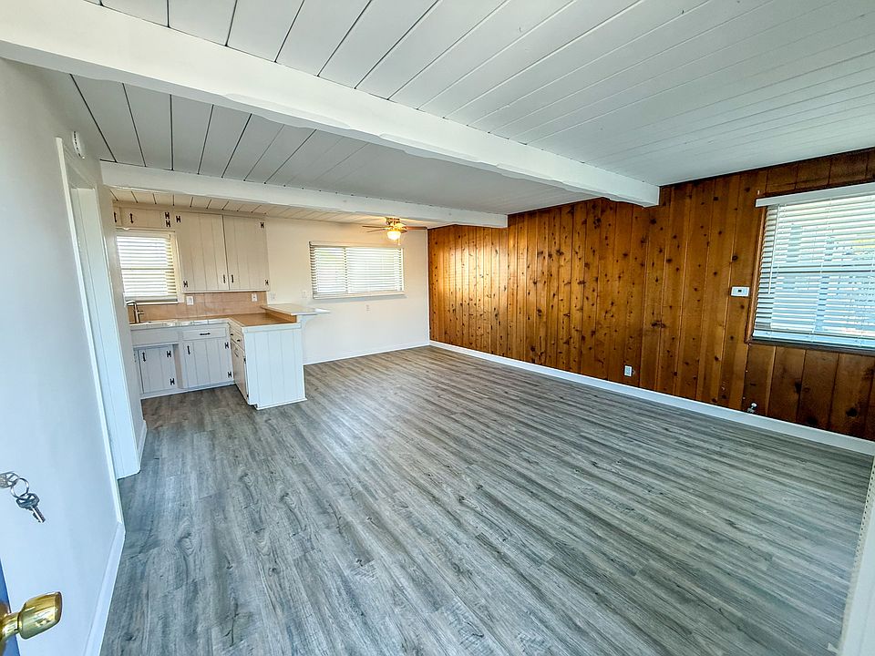 1st image of 130 S Acacia Ave
