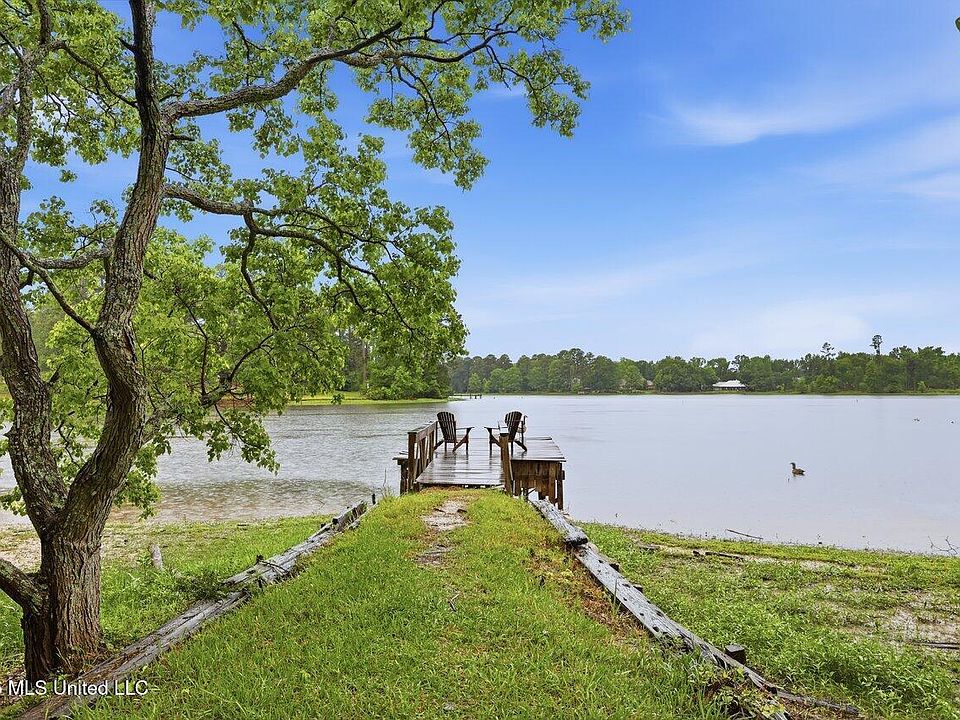 1st image of 137 Lakeview Dr