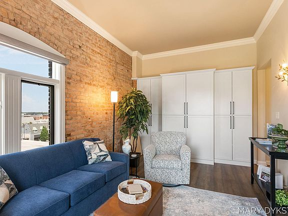 4th image of 17 W 10th St Unit 410