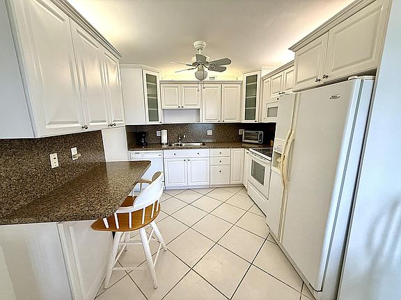 3rd image of 3087 Oakridge U