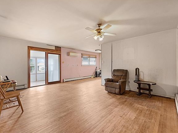 4th image of 118 Keyport Rd
