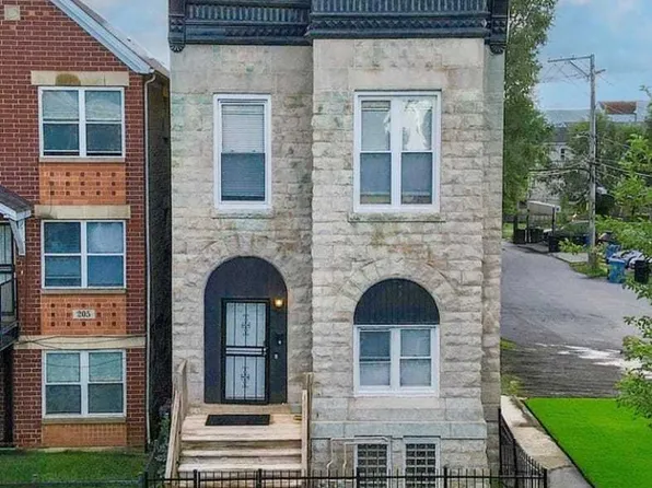 209 S Albany Ave #1, Chicago, IL 60612