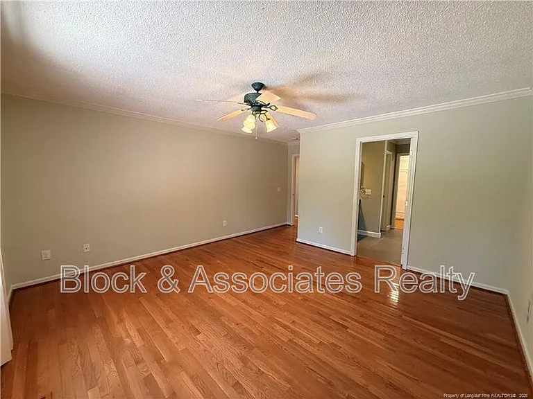 995 Greenbriar Dr — Photo 11