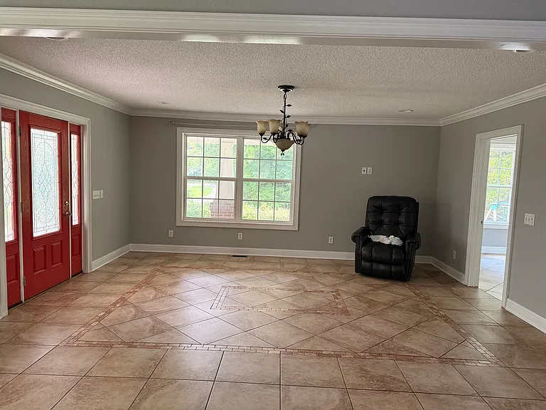 307 Hewitt Dr — Photo 8